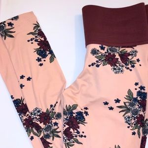 Cute Booty Lounge Rose gold Floral leggings small